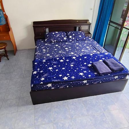 Yuri Guesthouse Jomtien Exterior foto