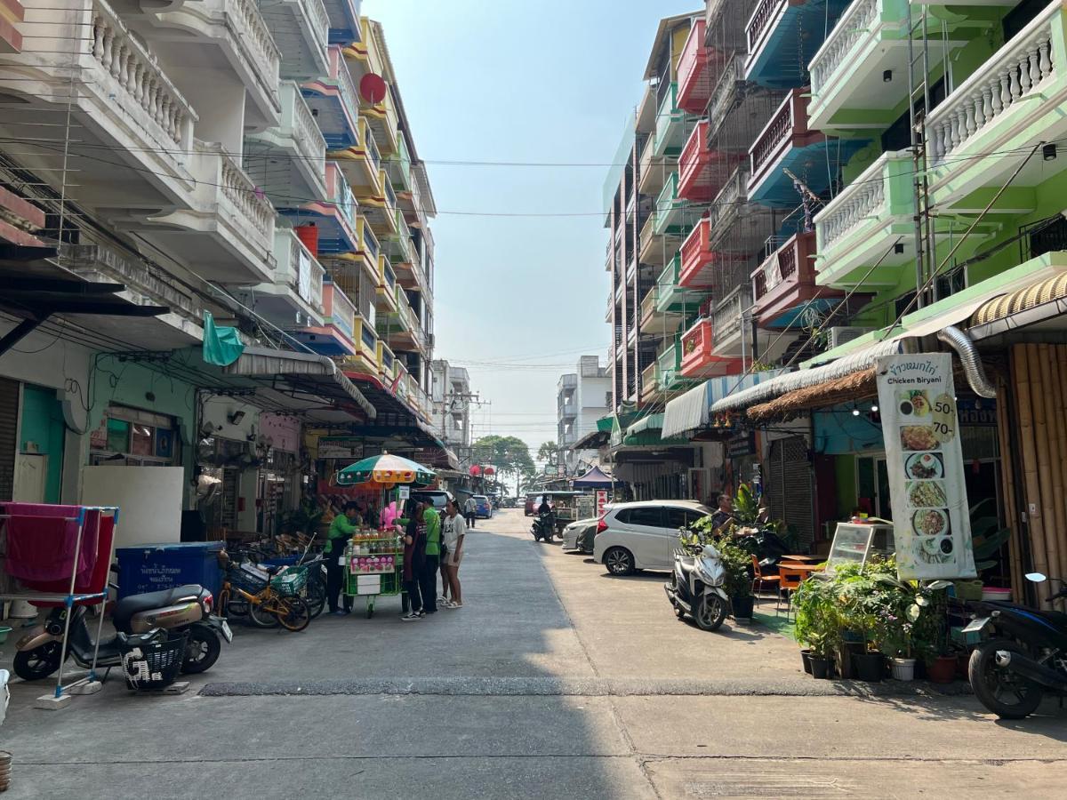Yuri Guesthouse Jomtien Exterior foto